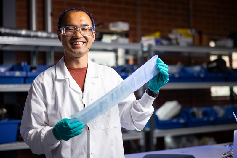 Dr Zhijian Wan at CCMAC, working on next generation sorbent materials for scalable direct air capture of carbon dioxide. Image: CSIRO. Zhijian Wan Dr at CCMAC CSIRO