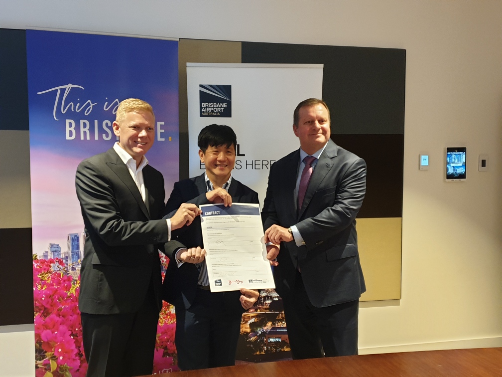 Brisbane Marketing CEO Brett Fraser, BrandStory executive director Peter Phang and Brisbane Airport Corproation CEO Gert Jan de Graaff sign a marketing representation agreement for Brisbane tourism across the ASEAN region.